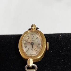 Vintage Timex Women's Gold-Tone Oval Watch